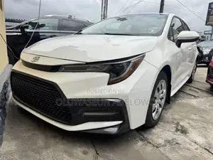 Toyota Corolla LE 2021 White