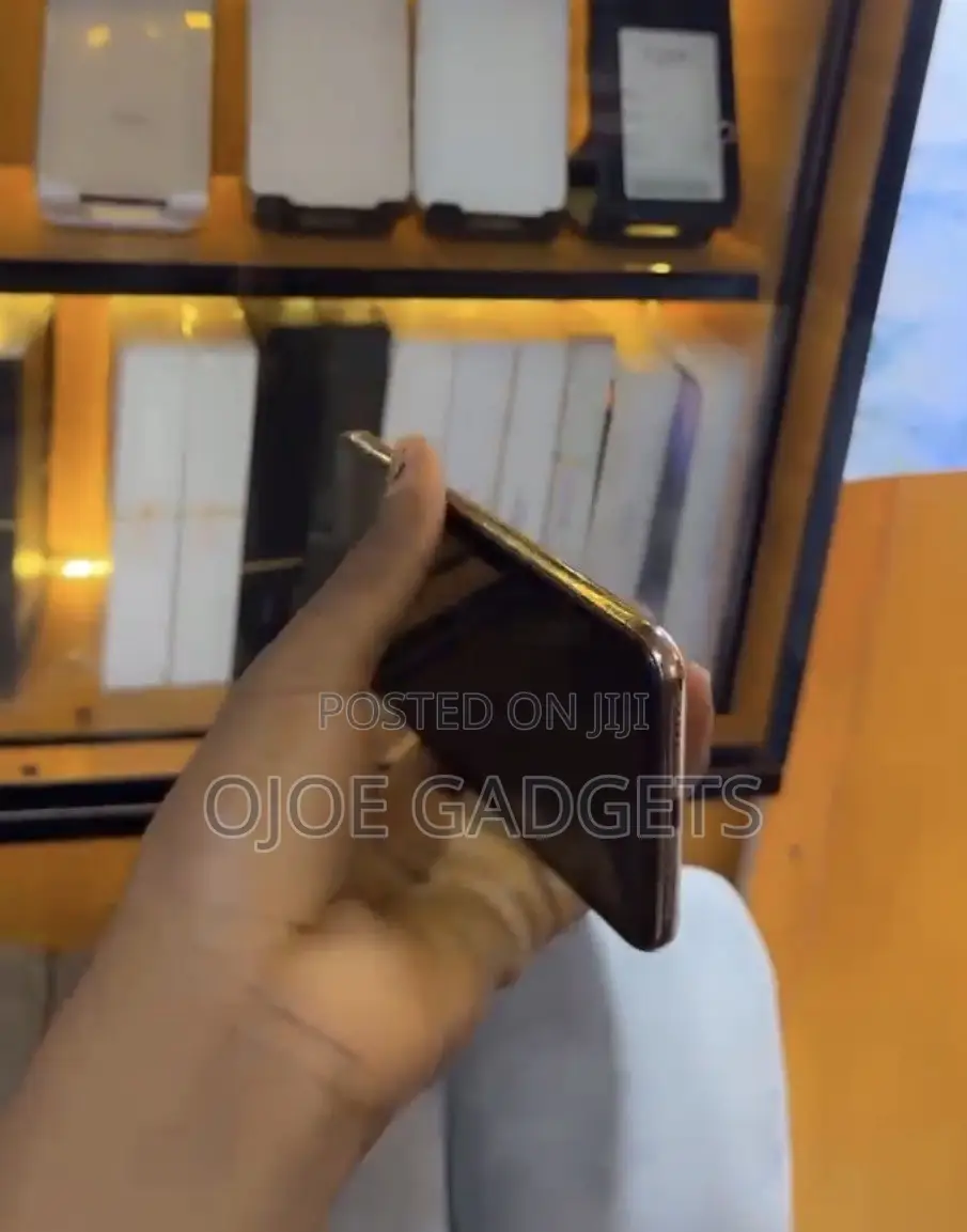 Apple iPhone 11 Pro Max 64 GB Gold