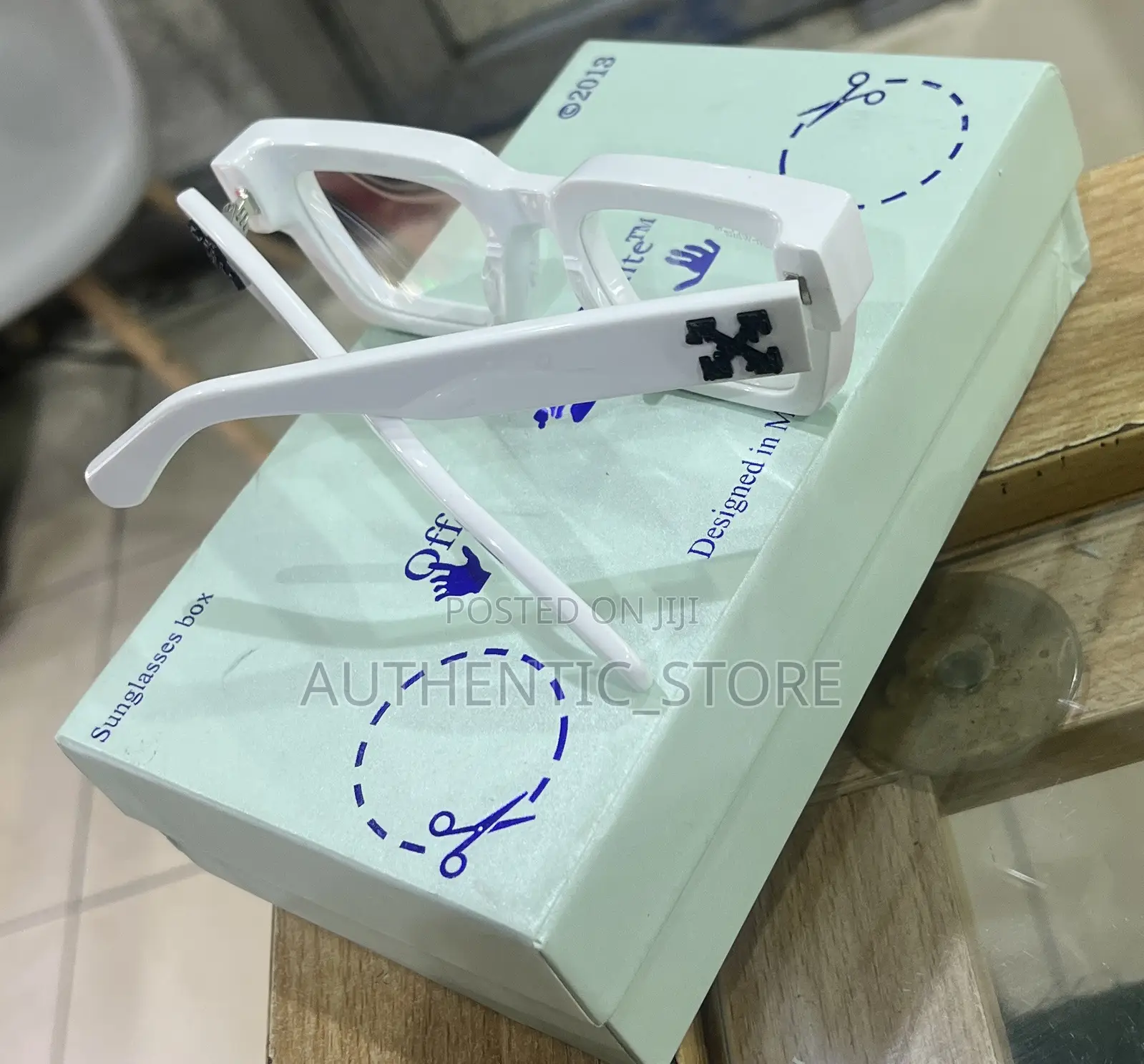 Offwhite Frame