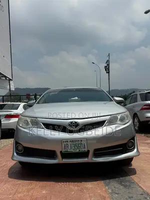 Toyota Camry SE 4dr Sedan (2.5L 4cyl 6A) 2013 Silver