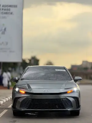 Toyota Camry SE 2025 Gray