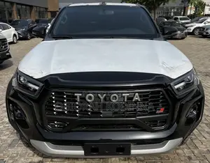 New Toyota Hilux 2026 Black