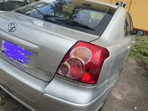 Toyota Avensis 2.0 Advanced Automatic 2010 Silver