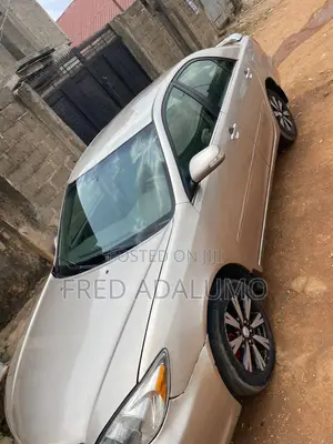Toyota Camry LE 4dr Sedan (2.4L 4cyl 4A) 2004 Gold