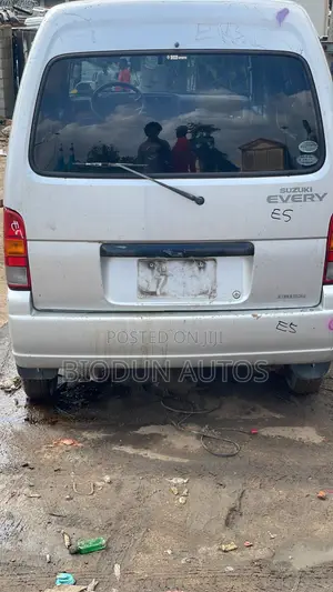 Suzuki Every 2005 White