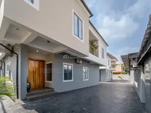Beautiful 5 Bedroom Duplex With Swimming Pool