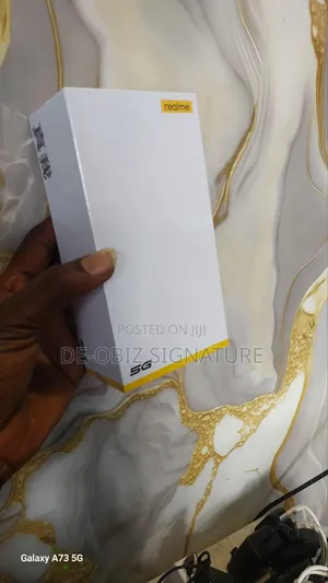 New Realme V30 128 GB Black