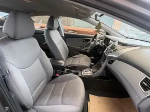 Hyundai Elantra SE 4dr Sedan (1.8L 4cyl 6M) 2014 Gray