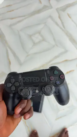 PS4 Console With 2 Pads