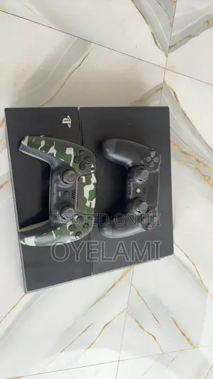 PS4 Console With 2 Pads
