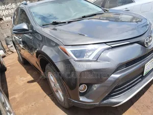 Toyota RAV4 XLE 4dr SUV (2.5L 4cyl 6A) 2014 Gray