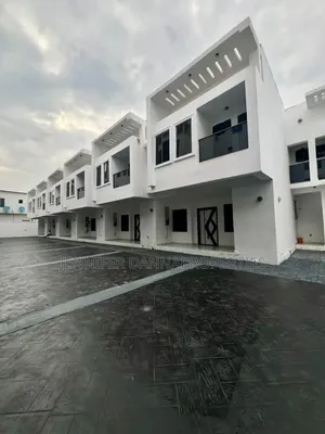 3bdrm Duplex in Lafiaji for sale