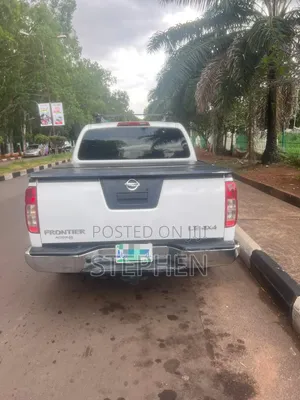 Nissan Frontier 2009 White