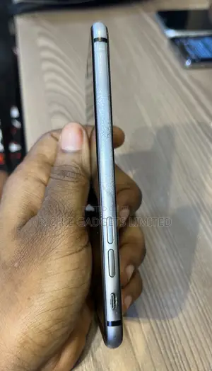 Apple iPhone SE (2020) 128 GB Black