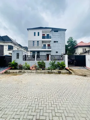 4bdrm Maisonette in Osapa london for rent
