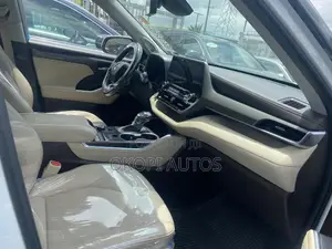 Toyota Highlander 2022 White