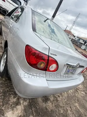 Toyota Corolla LE 2005 Silver
