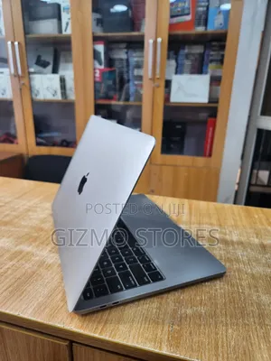 Laptop Apple MacBook Pro 2020 16GB Intel Core i5 SSD 512GB