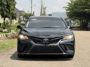 Toyota Camry SE FWD (2.5L 4cyl 8AM) 2018 Black