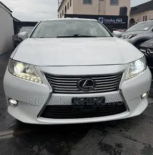 Lexus ES 350 FWD 2015 White