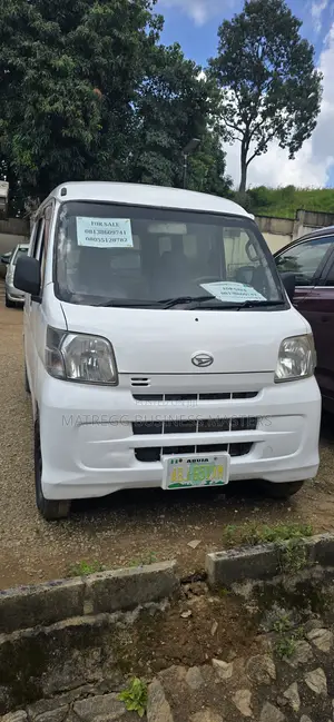 Bus 2010 White