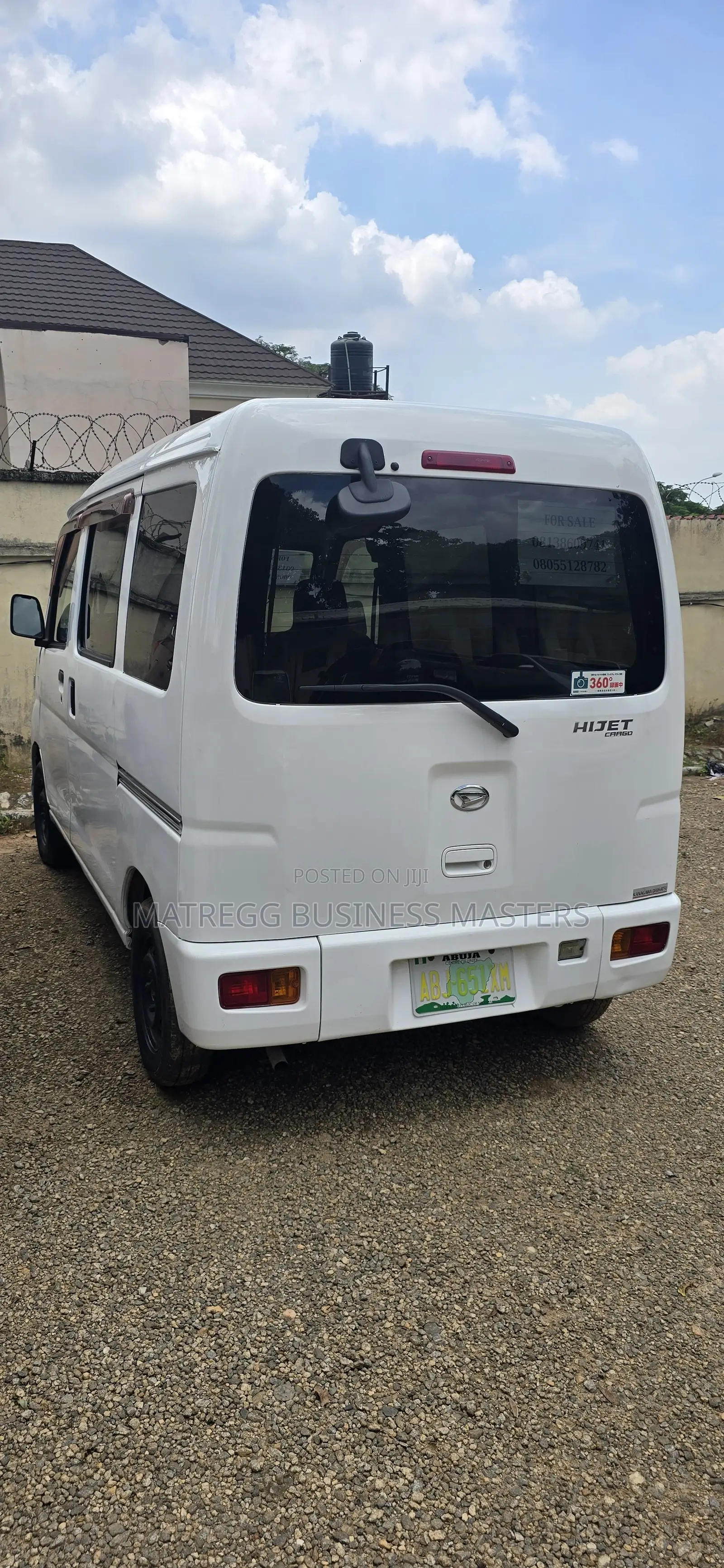 Bus 2010 White