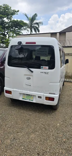 Bus 2010 White