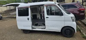 Bus 2010 White