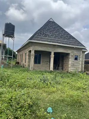 3bdrm House in Arowojeka Iyana Bale, Olomi for sale