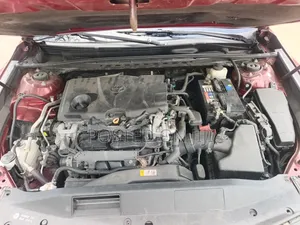 Toyota Camry SE FWD (2.5L 4cyl 8AM) 2018 Red