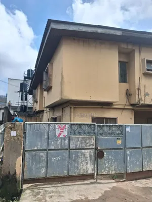 7bdrm Block of Flats in Dopemu for sale