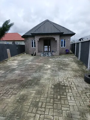 4bdrm Bungalow in Residents Area Eleko for rent