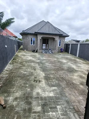 4bdrm Bungalow in Residents Area Eleko for rent