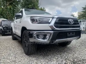 New Toyota Hilux 2023 White