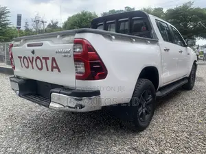 New Toyota Hilux 2023 White