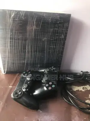 PlayStation 4 Fat With Two Pads and Accessories 10+ Games Installed