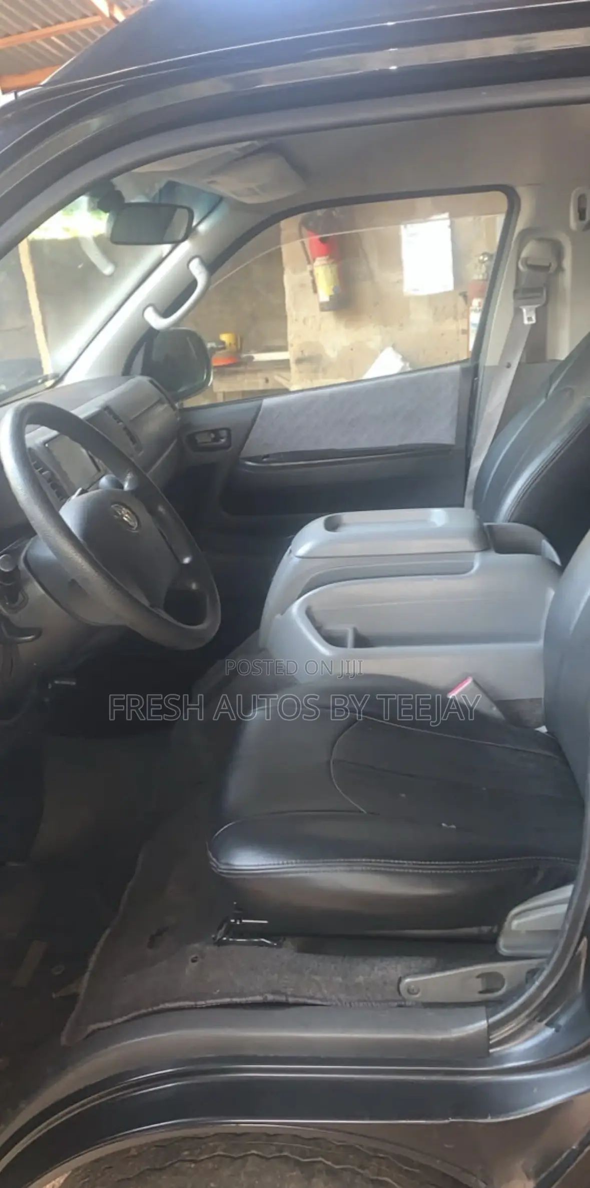 Toyota HiAce 2006 Black