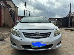 Toyota Corolla LE 4dr Sedan (1.8L 4cyl 4A) 2010 Silver