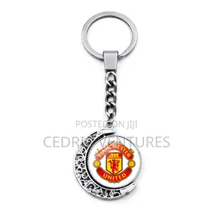 Manchester United. Metal Crest Keychain