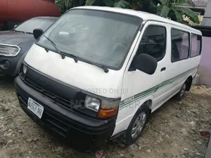 Toyota HiAce 2005 White