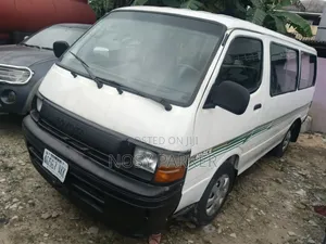 Toyota HiAce 2005 White