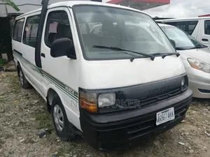 Toyota HiAce 2005 White