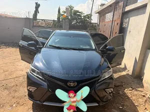 Toyota Camry SE (2.5L 4cyl 8A) 2019