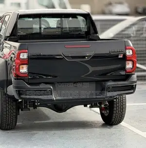New Toyota Hilux 2025 Black