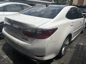 Lexus ES 2015 White