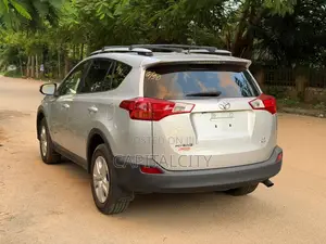Toyota RAV4 LE 4dr SUV (2.5L 4cyl 6A) 2015 Silver