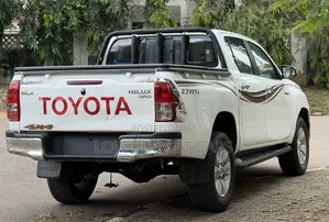 Toyota Hilux 2019 White