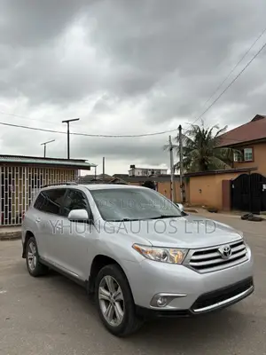 Toyota Highlander SE 2012 Silver