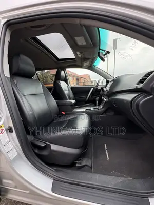 Toyota Highlander SE 2012 Silver