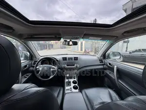Toyota Highlander SE 2012 Silver